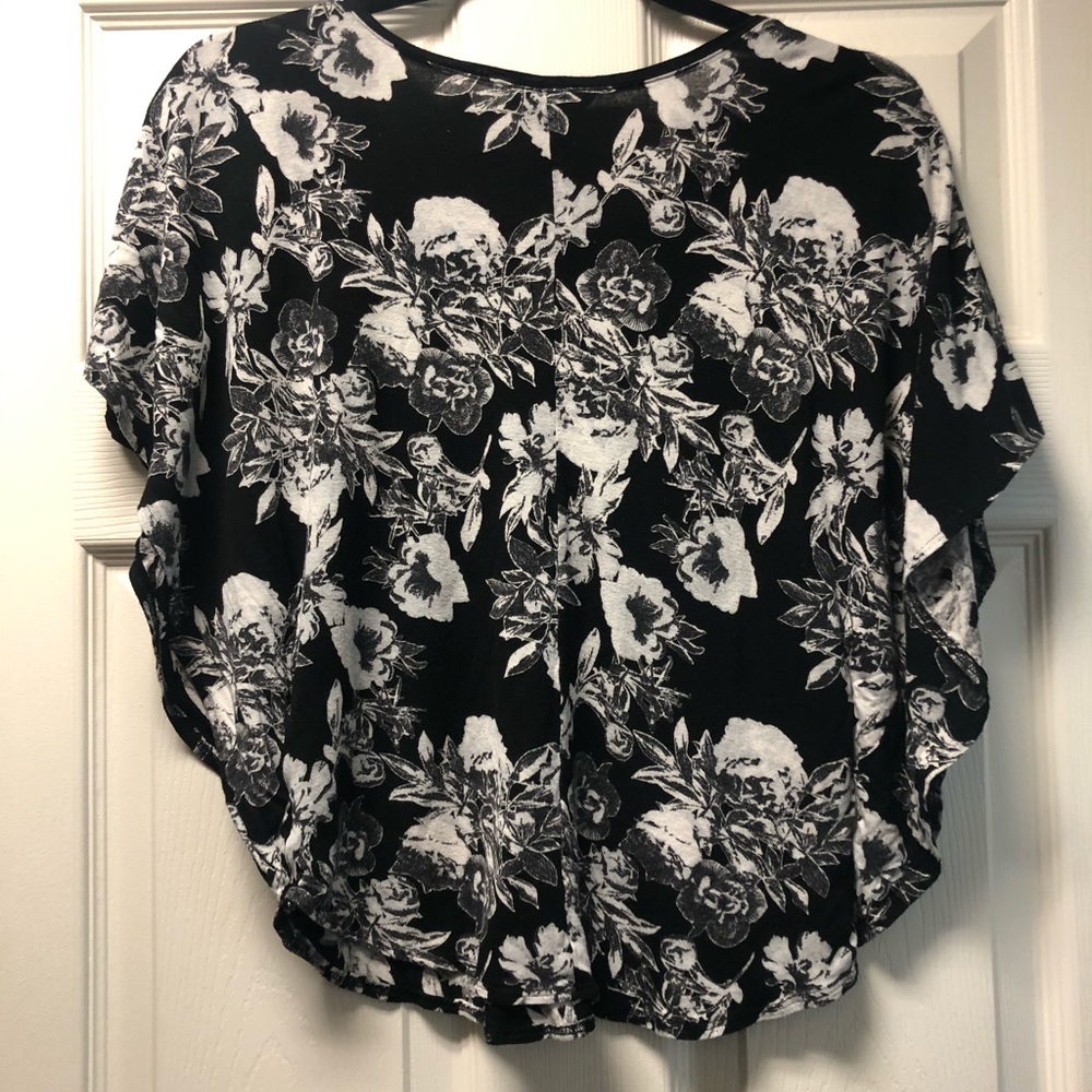 🤍🖤H&M top🖤🤍 - Picture 4 of 5